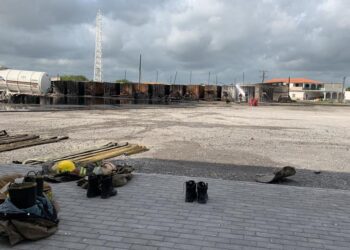 Apagan bomberos incendio de pipas en Matamoros; trabajan para evitar reinicie el fuego