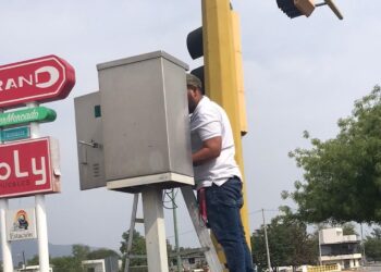 Necesario cambiar 38 semáforos deteriorados de cruceros y avenidas primarias en Victoria