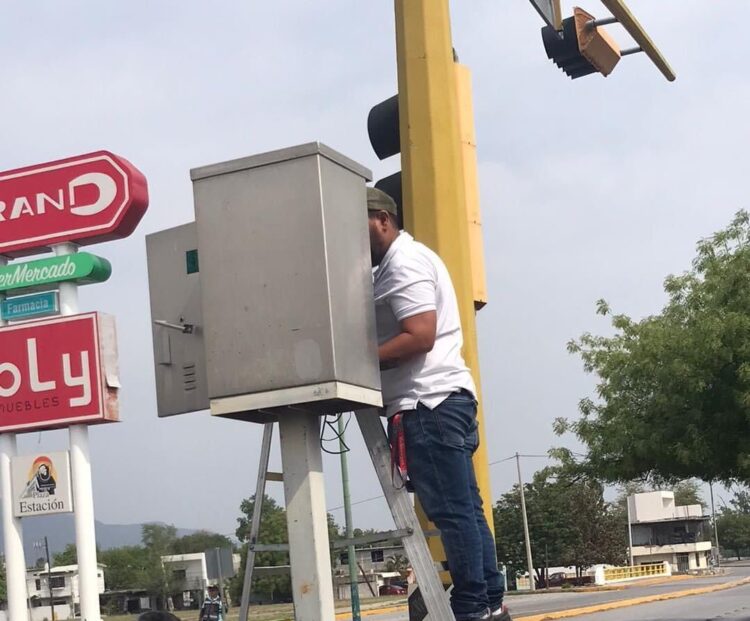 Necesario cambiar 38 semáforos deteriorados de cruceros y avenidas primarias en Victoria
