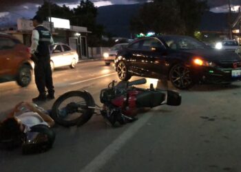 Auto embiste a motociclista en el cruce de las calles 12 y Carrera Torres