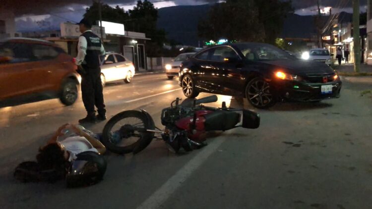 Auto embiste a motociclista en el cruce de las calles 12 y Carrera Torres