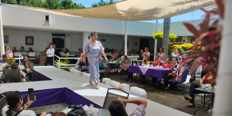 Emotivo desfile de modas en la Casa Club del Adulto Mayor del DIF-Tamaulipas en Victoria