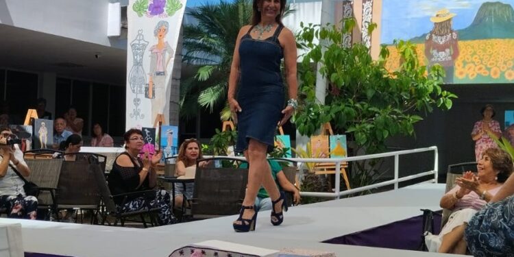 Emotivo desfile de modas en la Casa Club del Adulto Mayor del DIF-Tamaulipas en Victoria