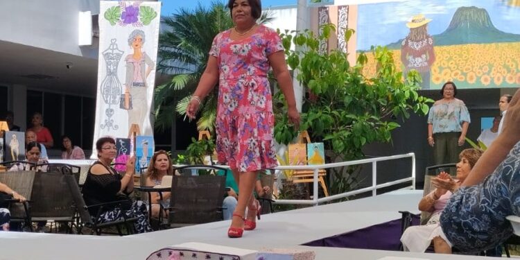 Emotivo desfile de modas en la Casa Club del Adulto Mayor del DIF-Tamaulipas en Victoria