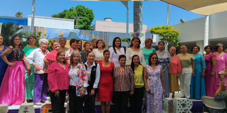 Emotivo desfile de modas en la Casa Club del Adulto Mayor del DIF-Tamaulipas en Victoria