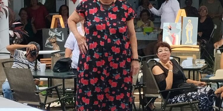 Emotivo desfile de modas en la Casa Club del Adulto Mayor del DIF-Tamaulipas en Victoria