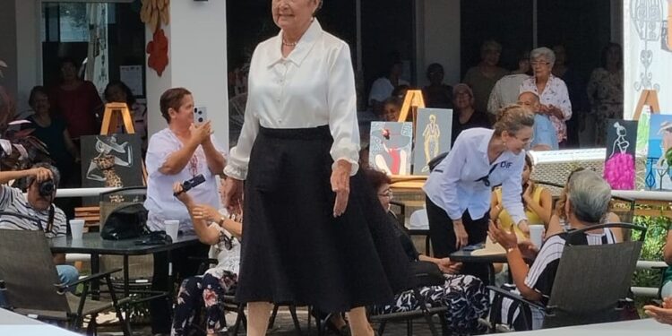 Emotivo desfile de modas en la Casa Club del Adulto Mayor del DIF-Tamaulipas en Victoria