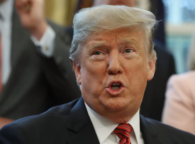 Trump dice que “eliminaría” ciudadanía para hijos de personas indocumentadas