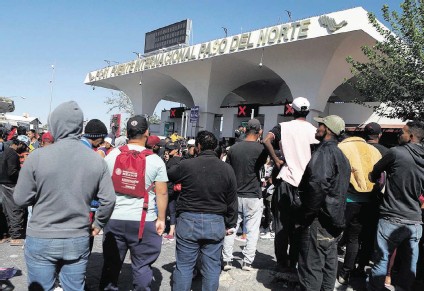 Laredo declara emergencia por saturación de migrantes