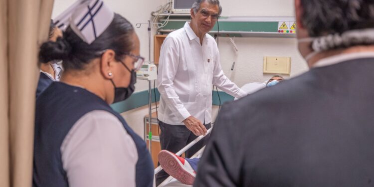 Visita el gobernador el Hospital General tras conato de incendio; ofrece a pacientes atención inmediata