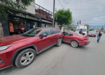Causa chofer carambola en calles 15 y Olivia Ramírez