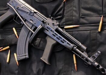 Lo arrestan por comprar rifles alterados