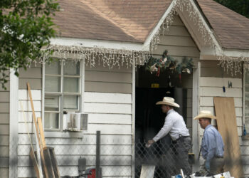 FBI: 80 mil dólares de recompensa por fugitivo que mató a 5 en Texas