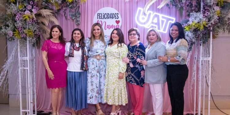 Reconoce la UAT a sus trabajadoras en festejo del Día de las Madres