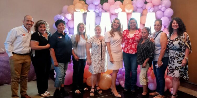 Reconoce la UAT a sus trabajadoras en festejo del Día de las Madres