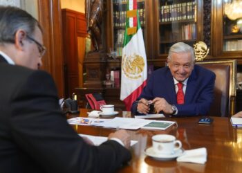 Pide AMLO a Biden política migratoria humanista