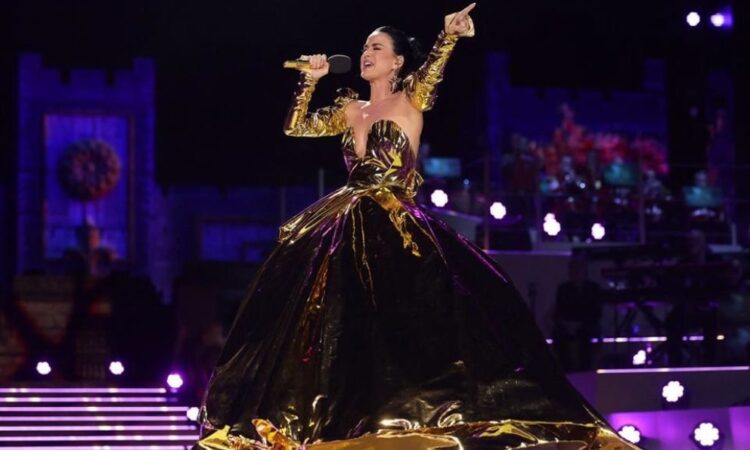 Katy Perry acapara concierto de coronación de Carlos III