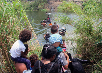 En la agonía del Título 42 migrantes se lanzaron al río Bravo para cruzar a EU