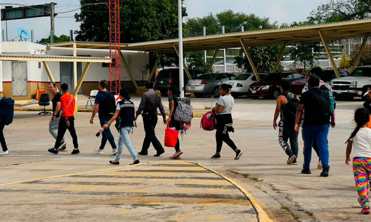 Permiten a migrantes con cita ingreso por Brownsville