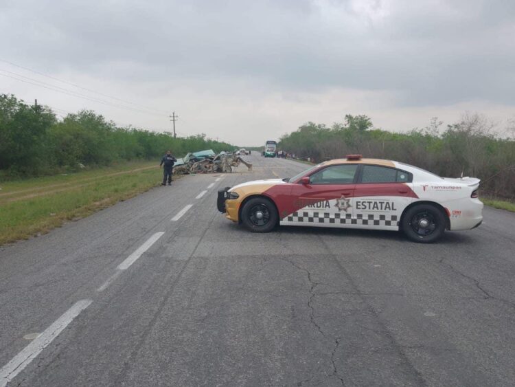Un muerto al chocar autobús contra camioneta en ruta Victoria-Monterrey
