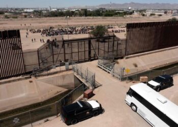 Llega primer contingente de soldados a la frontera de Texas con México