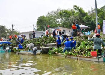 Limpian Laguna La Escondida