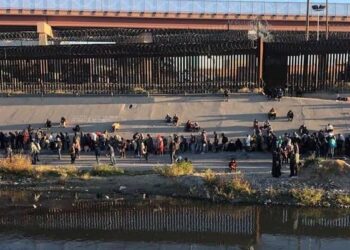 Cruzan miles de migrantes al día hacia EU