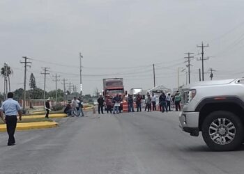 Sorgueros cierran la carretera en San Fernando