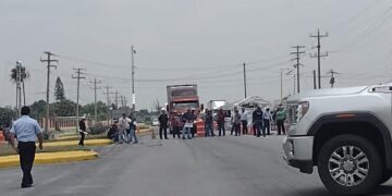 Sorgueros cierran la carretera en San Fernando