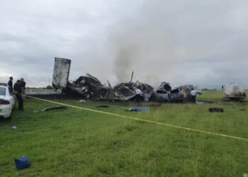 Mueren 14 personas en choque carretero