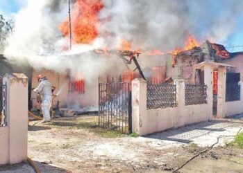 Mueren dos en incendio