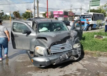 Madre e hijo se lesionan en choque