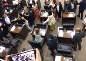 Protagonizan diputados panistas pleito en el Congreso