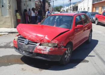 Carambola vehicular deja tres personas lesionadas