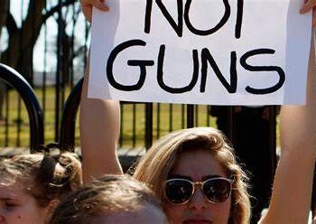 Legislar sobre control de armas para evitar tragedias como Uvalde