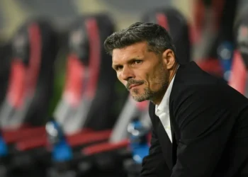 Fernando Ortiz renuncia al América tras eliminación ante Chivas