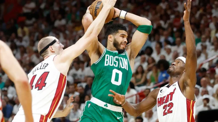 Los Celtics ganan a Miami Heat y aún sueñan con la final de la NBA