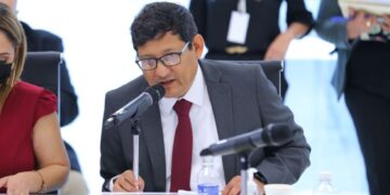 PAN manipula a padres de familia contra los libros de texto: Román Vital