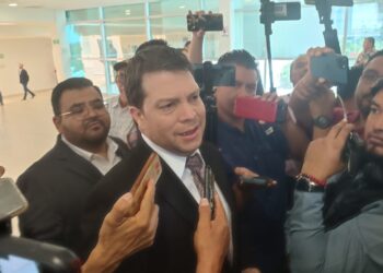 Juntaría Cabeza de Vaca un millón de firmas para ser candidato