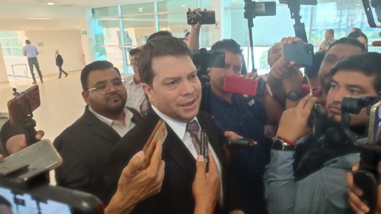 Juntaría Cabeza de Vaca un millón de firmas para ser candidato