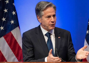 Llama Blinken a migrantes a que busquen asilo en México 