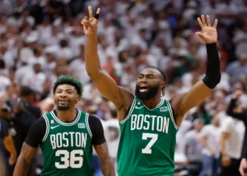 ¡Derrick White lidera a los Celtics a la victoria y fuerza un decisivo Juego 7 contra los Heat!