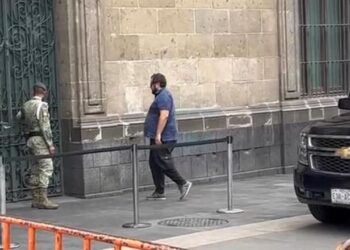 Recibe AMLO a sus hijos en Palacio Nacional