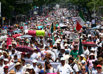 Marcha en defensa de la SCJN reúne a 2 mil asistentes en CDMX