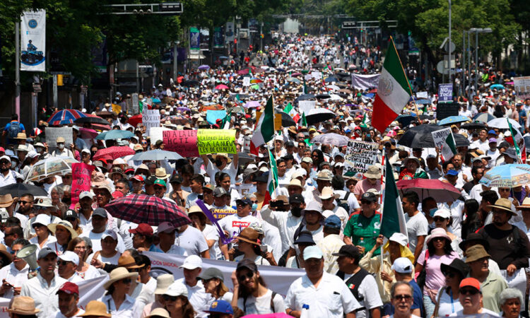 Marcha en defensa de la SCJN reúne a 2 mil asistentes en CDMX