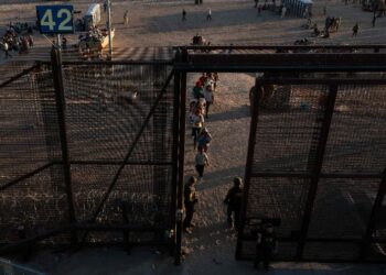 11 mil personas al día cruzaron frontera entre México y EU de manera irregular