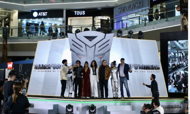 Elenco de transformers celebra premiere latinoamericana en México