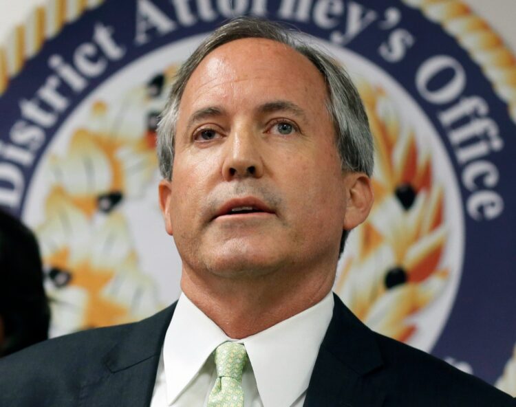 Comité Legislativo recomienda enjuiciar al Procurador de Justicia Ken Paxton.