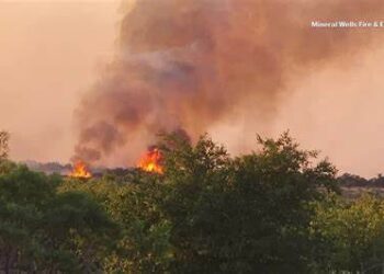 Se expande incendio en Texas, ordenan evacuaciónes