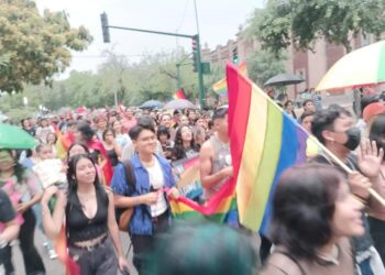Marcha comunidad lésbico-gay del Paseo Méndez al Patinadero en Victoria